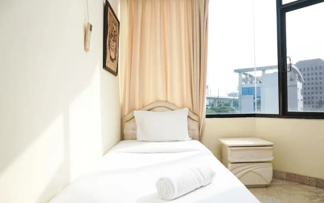 2Br with Pool View at Beverly Tower Apartment - photo 5
