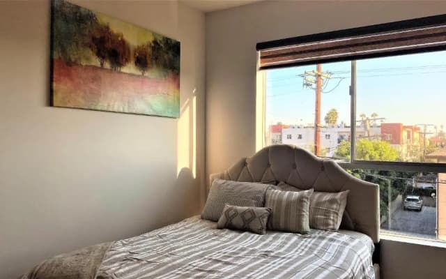 Gorgeous View 2bd 2ba Apartment in Hollywood - photo 3