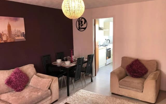 Stunning 2-bed Serviced Selfcatering Apartment - photo 4