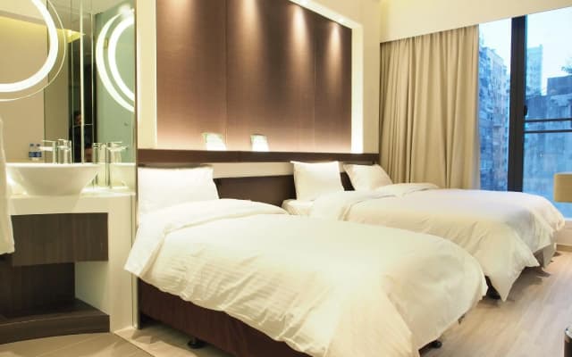 Epoch Hotel - photo 3