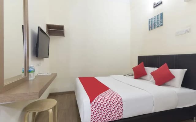 OYO 445 Charisma Hotel - photo 4