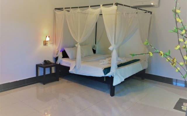 Huylin Angkor Boutique - photo 3