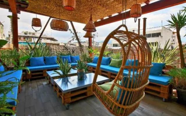 Luxurious Residence With Stunning Rooftop Lounge - photo 3