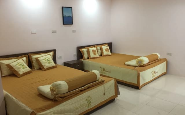 B Stay Hotel - photo 2