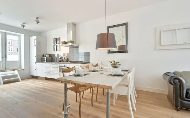 2 Bedroom Apartment In City Centre - photo 3