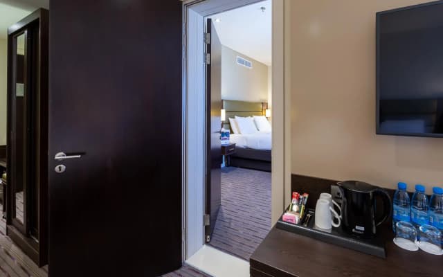 Premier Inn Doha Airport Hotel - photo 5
