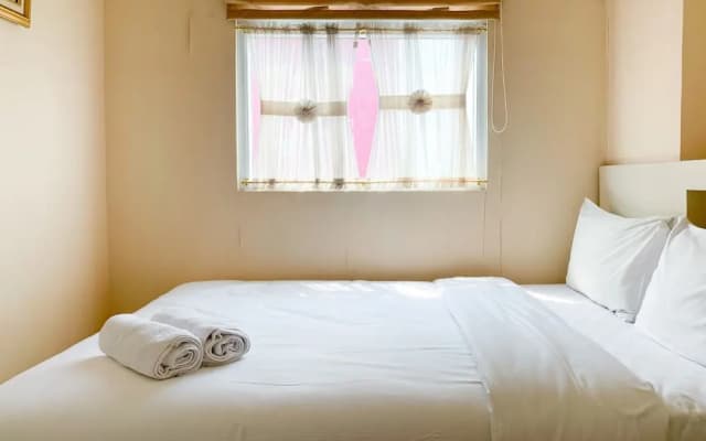Modern Look And Comfortable 2Br Green Pramuka City Apartment - photo 3