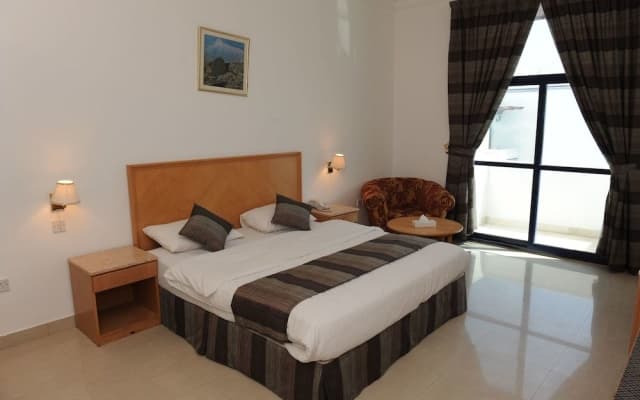Beach Hotel - photo 2