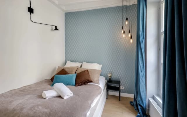 Beautiful new Apartment in a Pedestrian Street, Near Champs Elysees - photo 2