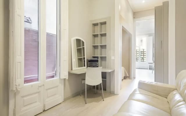 Urquinaona Apartment - photo 5