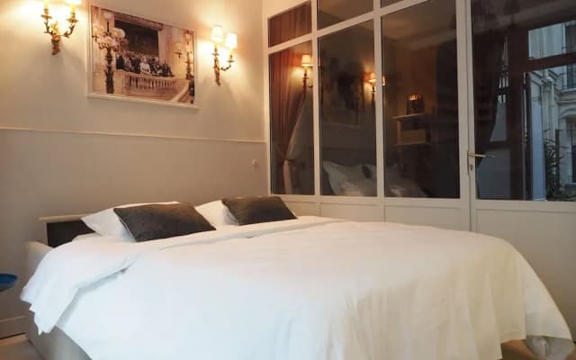 Palais Royal ChicSuites - photo 4