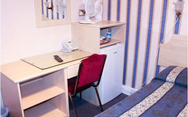 Lampton Guest House - photo 2