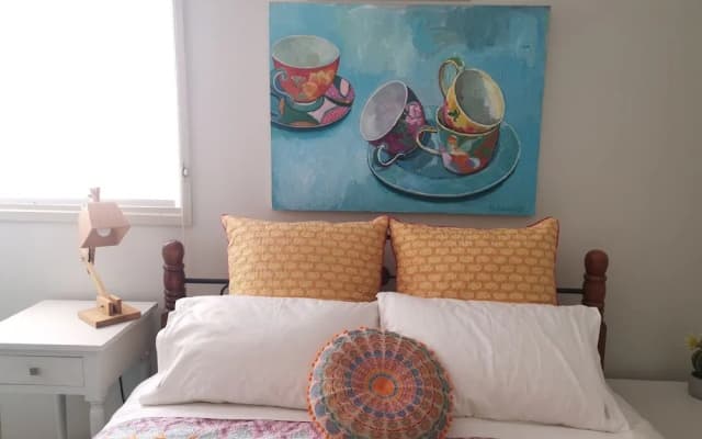 Stylish Comfortable Central Artists Home - photo 2