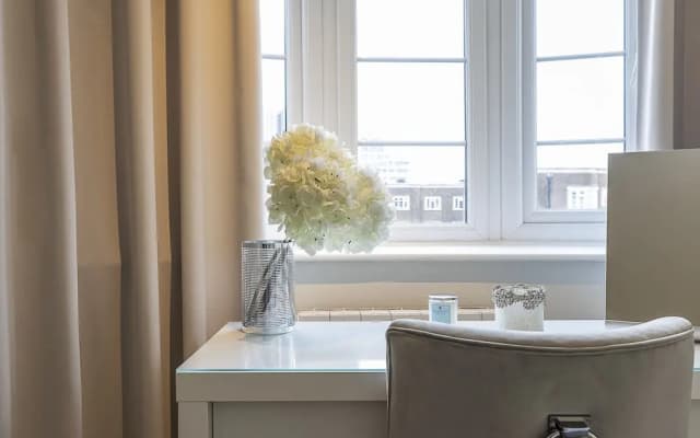 Imperial Suite in Swiss Cottage - photo 2