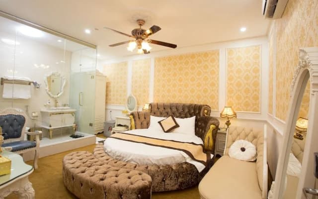 King's Hotel - photo 2