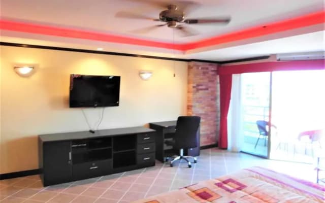 View Talay 2A 5th floor studio apartment with European style kitchen - photo 4