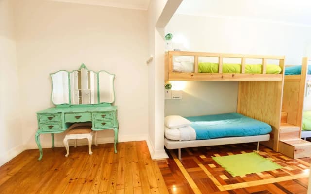 Lisboa Central Hostel - photo 2