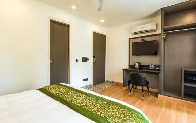 Mayur Hotel at CR Park New Delhi - photo 5