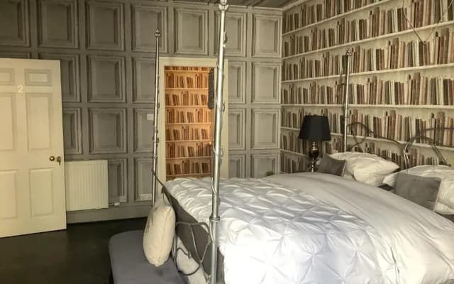 A Room in the City - West (formerly Luxury Central B&B) - photo 2