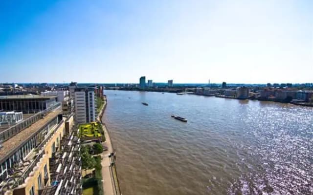 Millharbour Apartments - photo 4