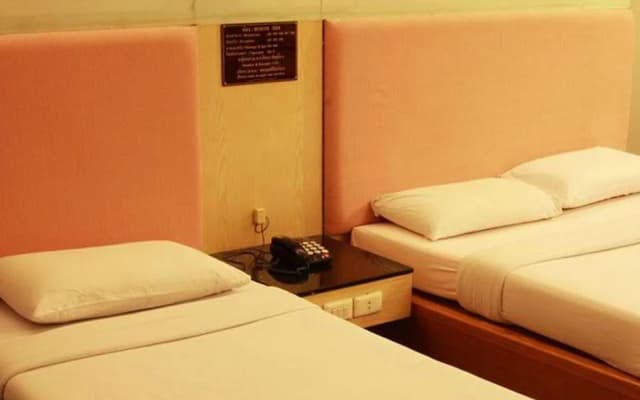Pradipat Hotel - photo 5