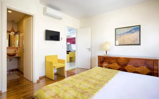 Unique 3 bedrm 3 bathrm apt - Acropolis views! SG69 - photo 3