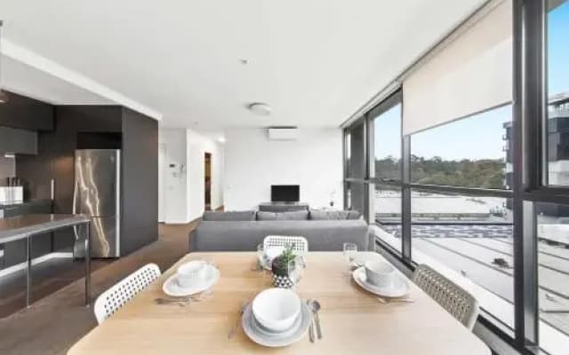 Large 2BR+Comfy+Parking Included - photo 3