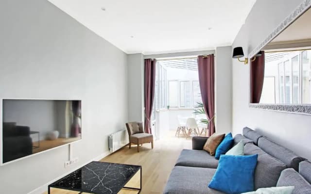 Pick a Flat's Apartment in le Marais - rue Vieille du Temple - photo 2