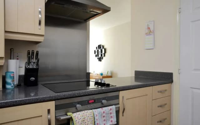 2 Bedroom Flat In Bonnington - photo 2