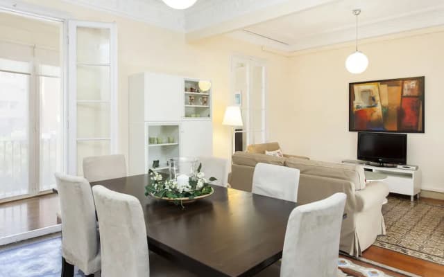 1402 - Elegant City Centre Apartment - photo 5