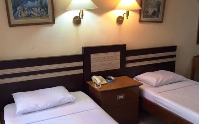 Sri Ratu Hotel - photo 2