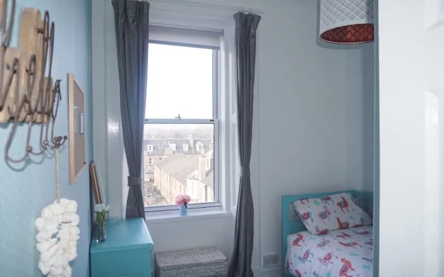 2 Bedroom Flat in Edinburgh With Free Parking - photo 2