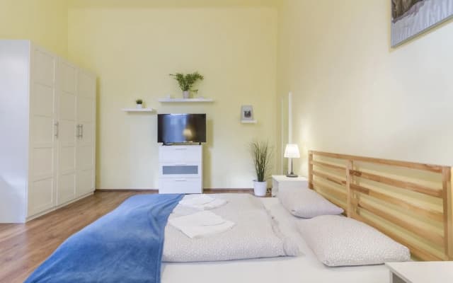Curry Apartments - photo 3
