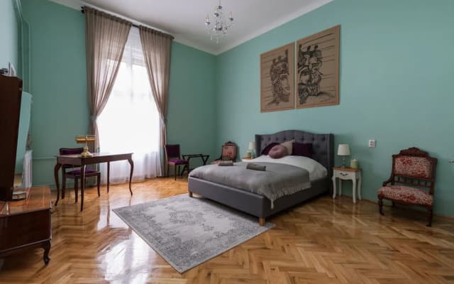 Luxury & Spacious Eclectic Style Apartment - photo 4