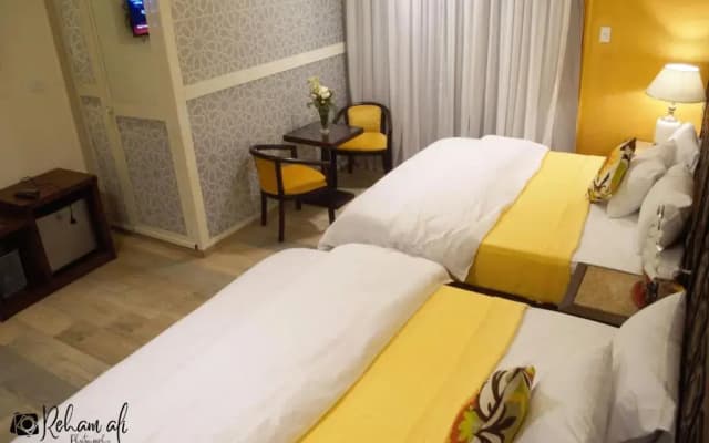 The Location Hotel - photo 2