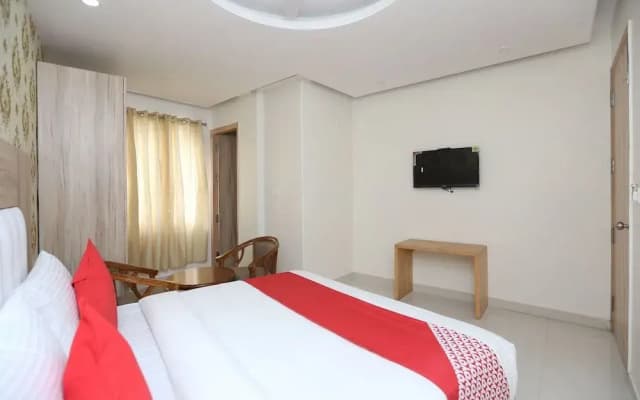 Capital O 18853 Hotel Mega - photo 2