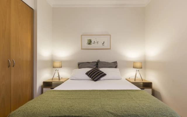 Queen Bed With Private Bathroom In Redfern Apt - photo 4