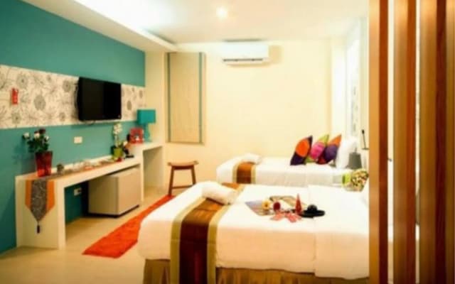 The Konnect Hotel - photo 4