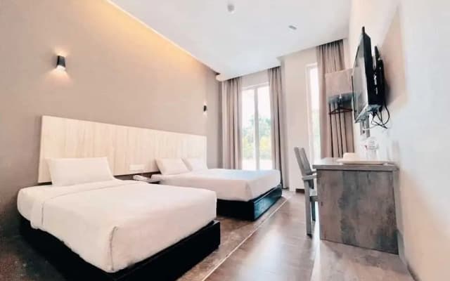 Karang Timur Motel - photo 3