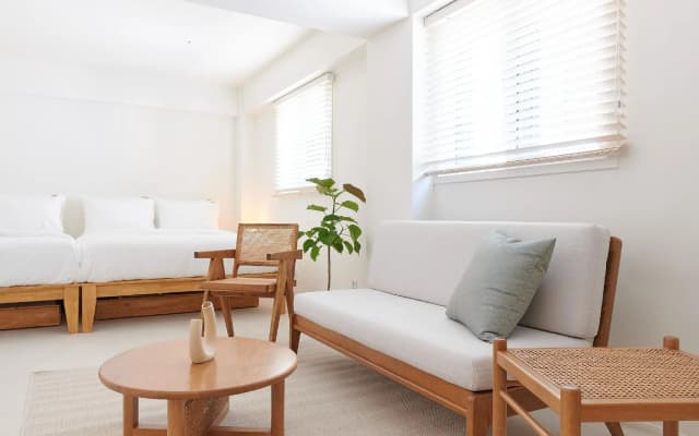 White Linen House - photo 4