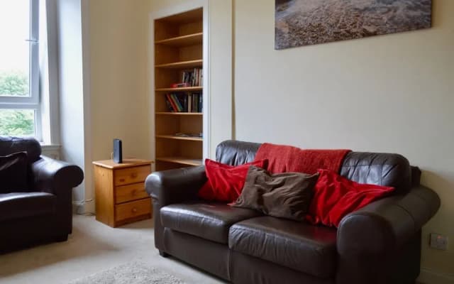 1 Bedroom Flat in Shandon - photo 3