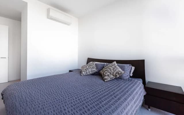 Sabrina, 2BDR Docklands Apartment - photo 2