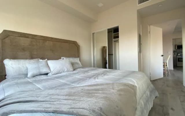 Gorgeous View 2bd 2ba Apartment in Hollywood - photo 4