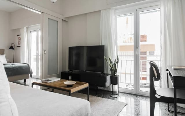 Glorious 1BR Apartment in Athens - photo 3