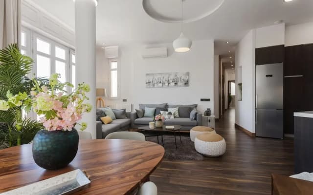 DOBO HOMES GRAN VIA lV APARTMENT - photo 2