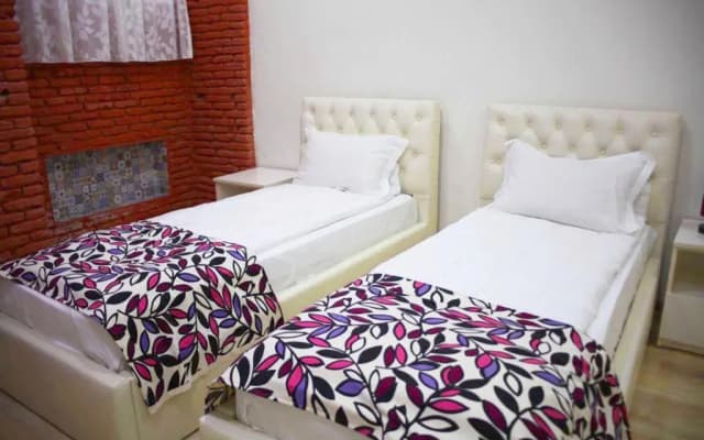 3 Rooms Hotel - photo 2