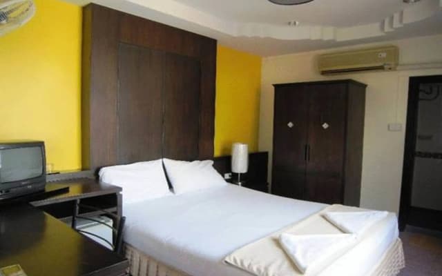 J Hotel - photo 5