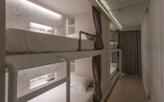 Sleep Box Sukhumvit 22 - photo 4