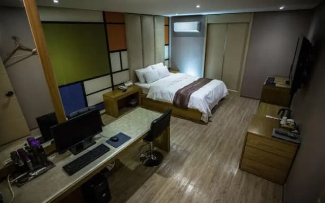 Tom Robin Hotel - photo 5