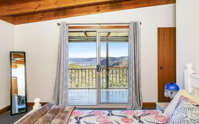 Narrow Neck Lodge - photo 2